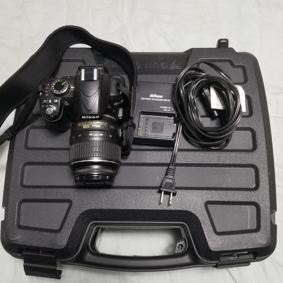 Nikon D3100 DSLR with 18-55mm VR Lens. - Picture 1 of 3